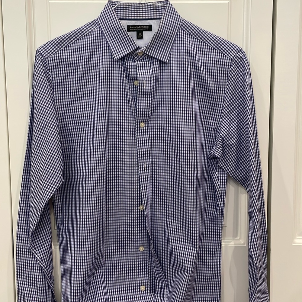 Banana republic non-iron tailored slim fit. Medium